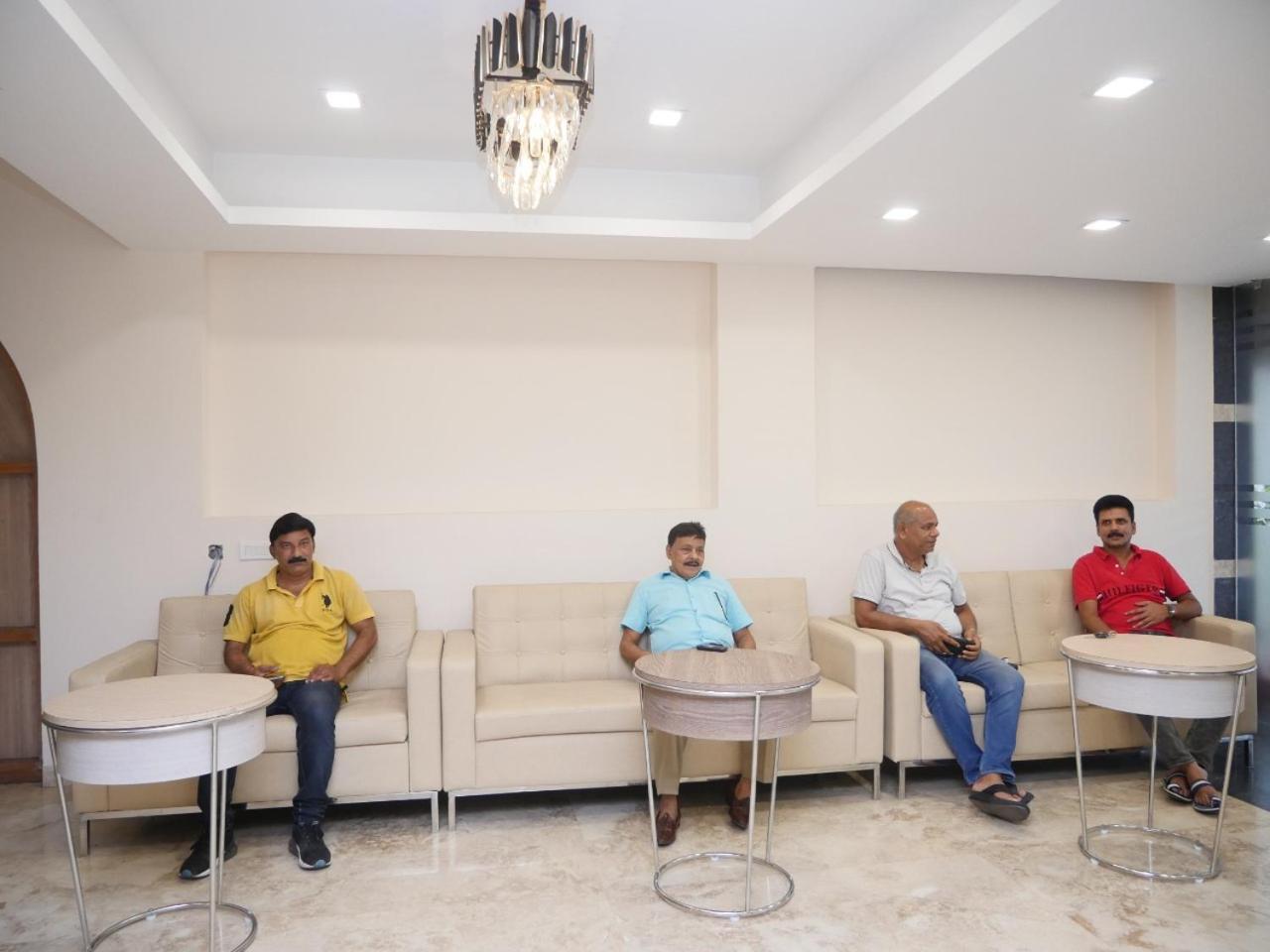 variety inn Patna  Exteriör bild